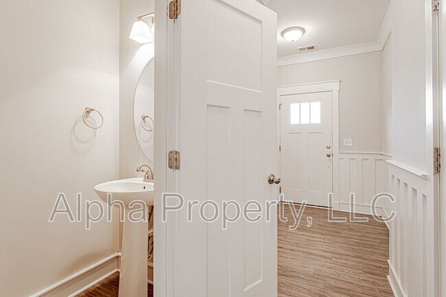 Building Photo - 400 Pangel Ln