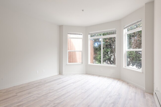 Building Photo - 5858 Mission St