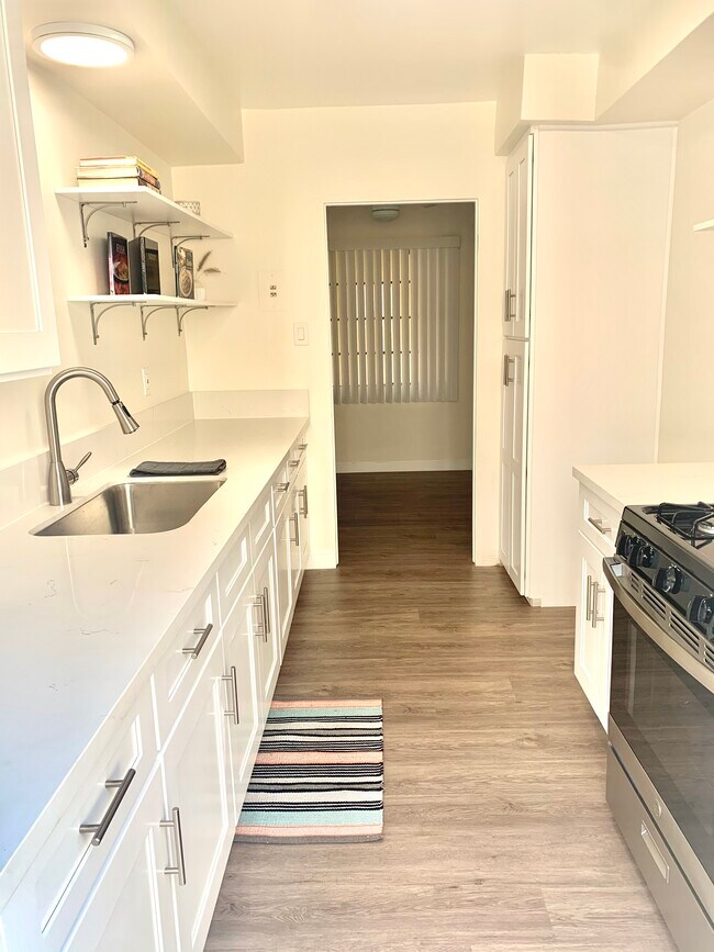 Renovated kitchen - 4115 Somerset Dr