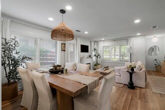 Building Photo - 3004 Oakmont Blvd