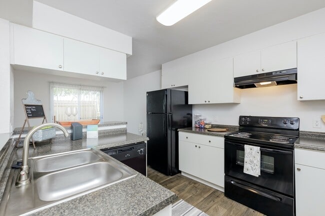 Building Photo - Hidden Village