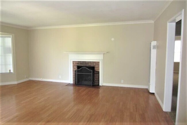Building Photo - 1522 Mc Comas St