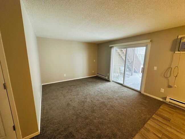 Foto del edificio - Updated 2 Bed / 1 Bath in Waconia — Garage + In-Unit Laundry