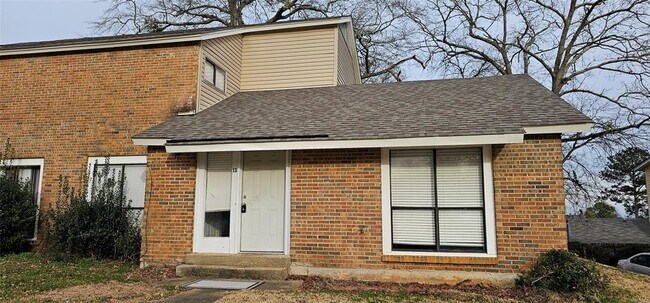 Building Photo - 13 Pineywood Ct