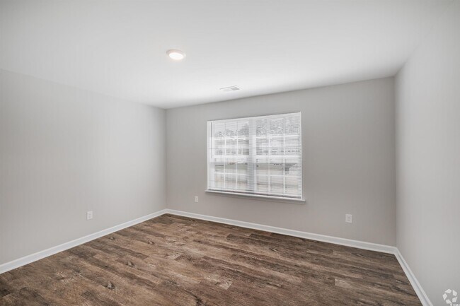 Foto del edificio - 720 Charter Dr
