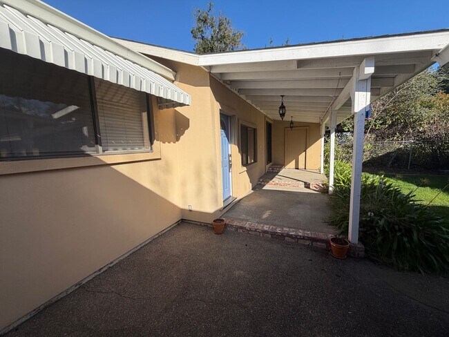 Building Photo - 2720 Larry Ln