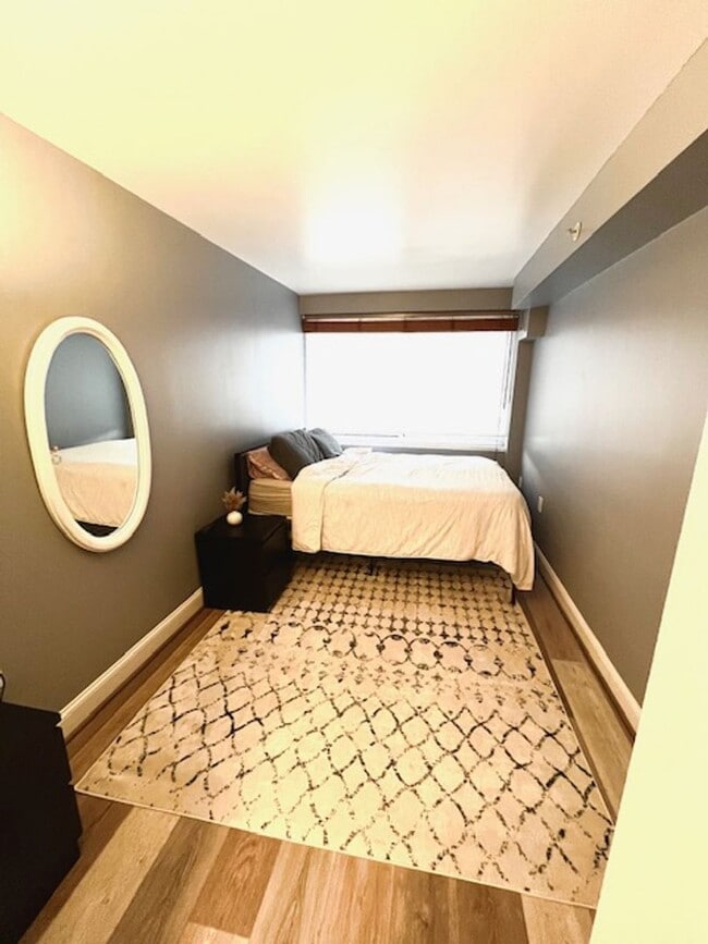 Foto del edificio - Updated 1+ 1 condo w/ Parking in SW DC -