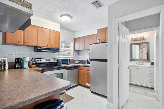 Foto del edificio - 901 NE 16th St