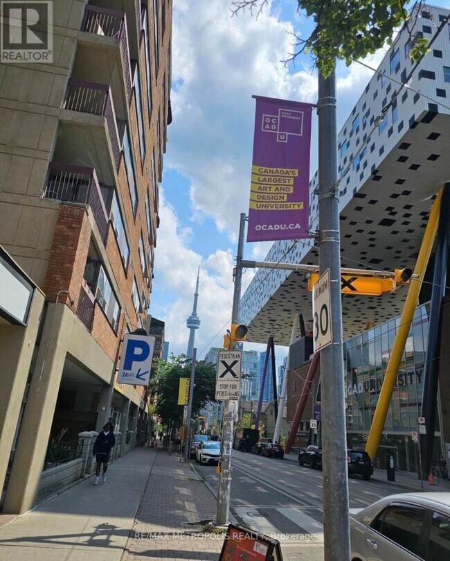 Photo du bâtiment - 230-1230 Simcoe St