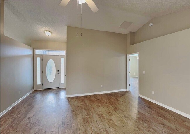 Foto del edificio - 15584 Moss Hollow Dr