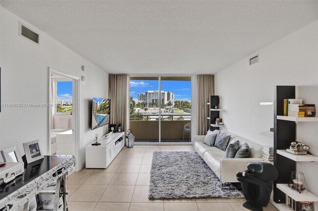 Foto del edificio - 18800 NE 29th Ave