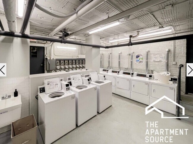 Building Photo - 518 W Cornelia Ave