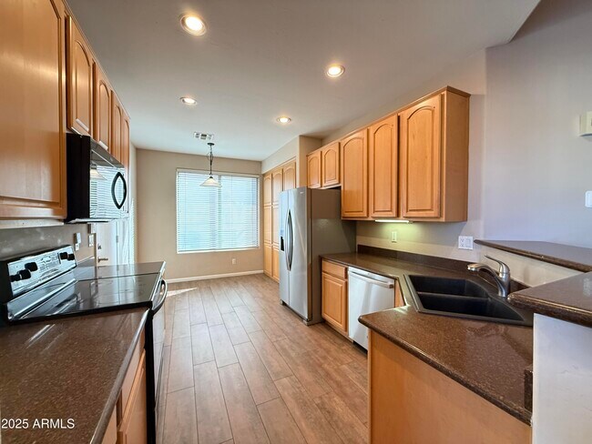 Building Photo - 4805 E Wagoner Rd