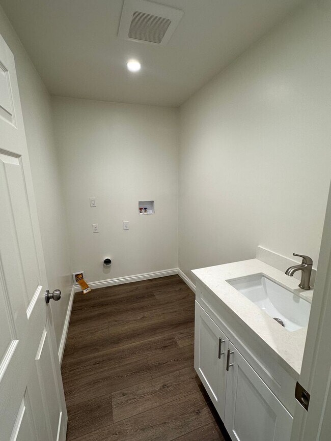 Building Photo - Newly Build 4-bedroom, 2 bath ADU!