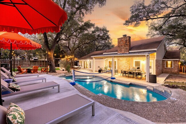 Foto del edificio - 326 Whisper Wood Ln