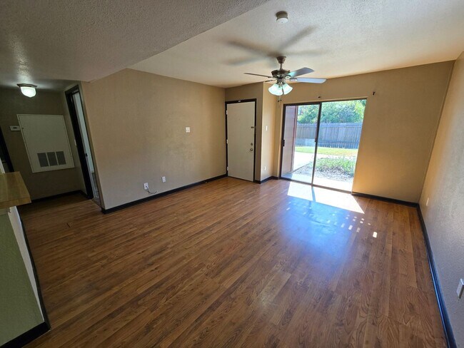 Foto del edificio - College Station - 2 Bedroom, 2 Bath - Down...