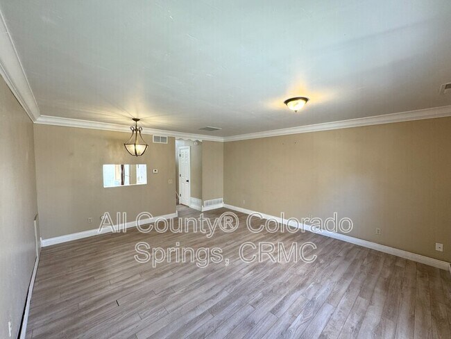 Foto del edificio - 3515 Rebecca Ln
