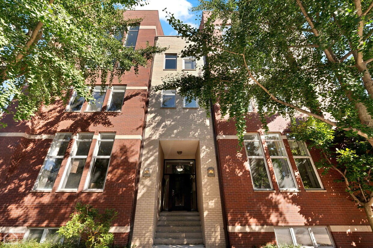 Primary Photo - 603 N Paulina St