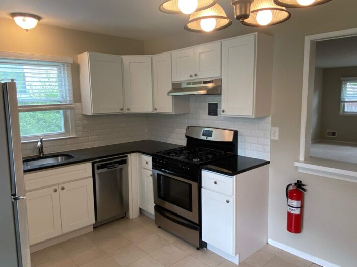Building Photo - NOW AVAILABLE! - 3 Long Rd, Freehold, NJ, ...