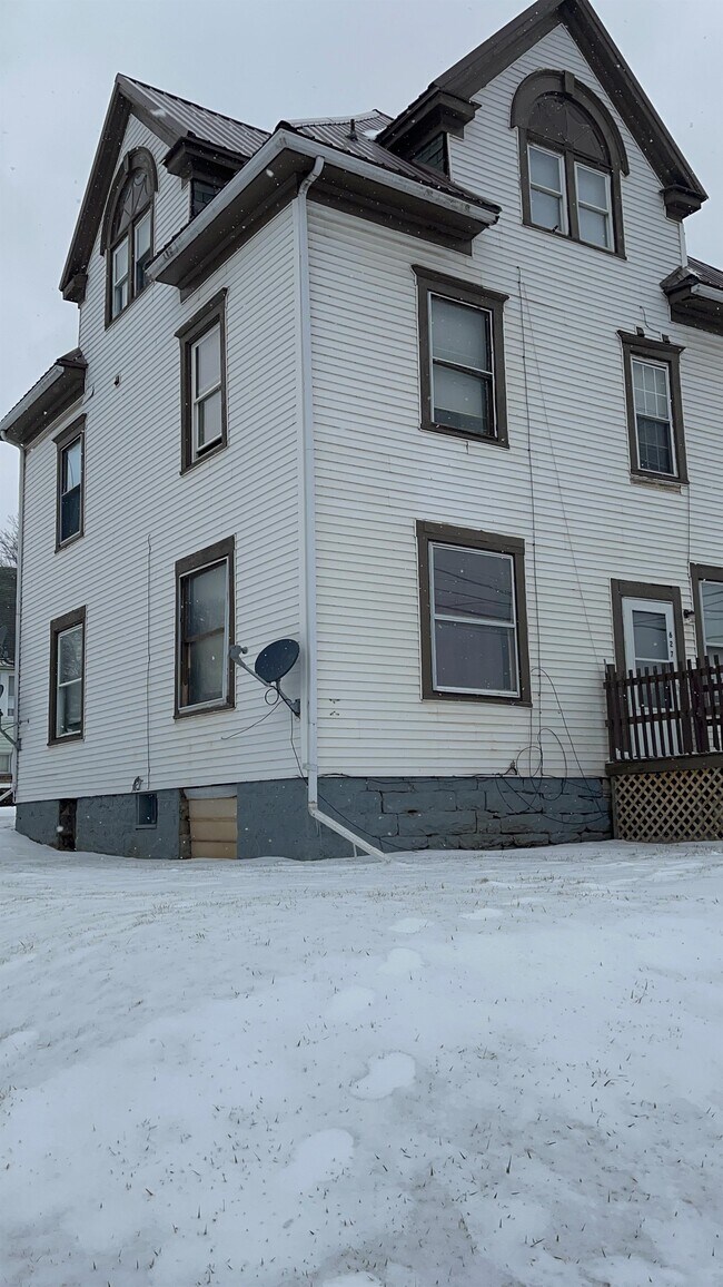 Building Photo - 627 N Ctr Ave