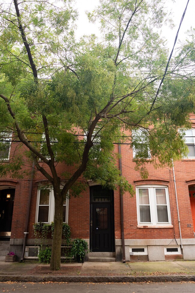 Building Photo - 34 Medford St