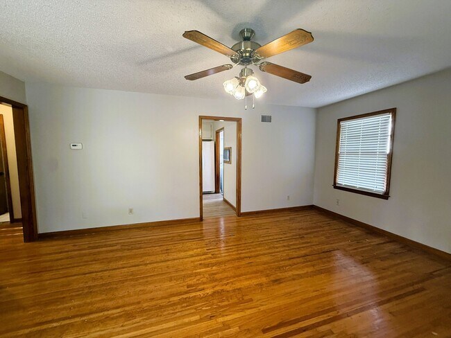 Foto del edificio - 5913 E Bellaire Ave