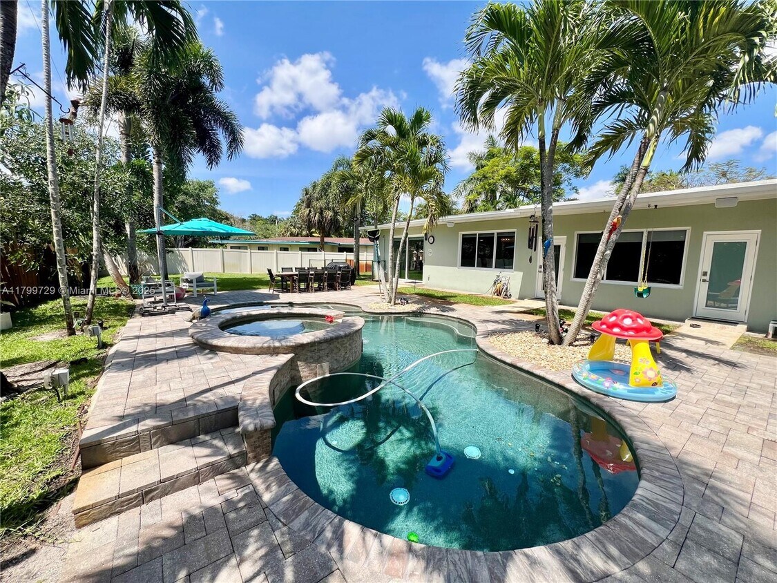 Foto principal - 101 SW 58th Ave