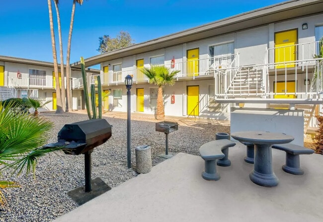 Building Photo - The Retro