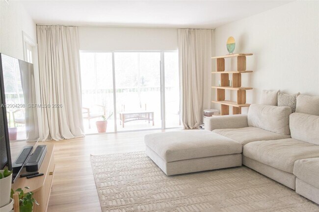 Foto del edificio - 3250 N Palm Aire Dr
