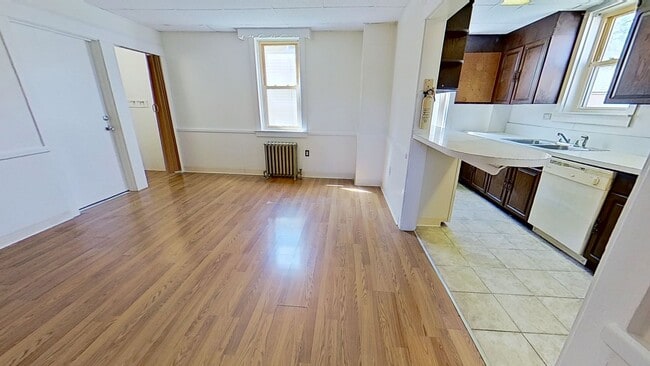 Building Photo - 1st Floor Apartment