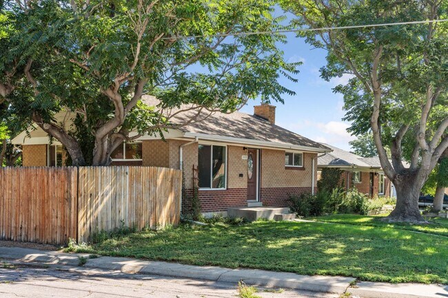 Building Photo - 1423 Lipan Dr