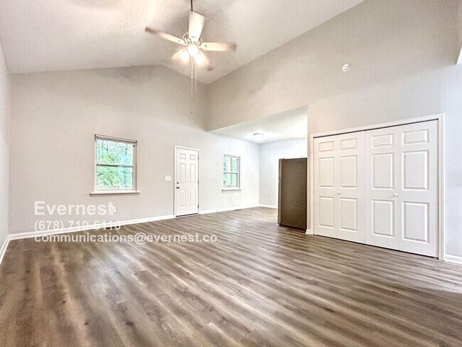 Foto del edificio - 831 Bolton Rd NW