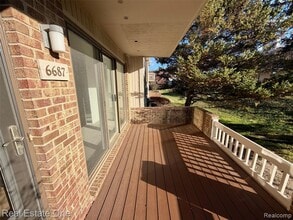 Building Photo - 6687 Maple Lakes Dr