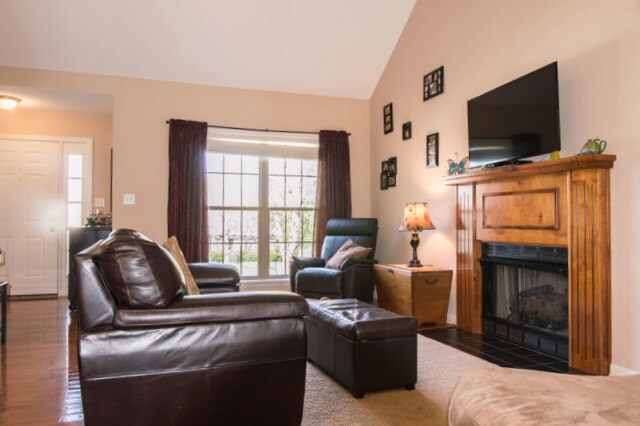 Building Photo - Pet Friendly in St. B!