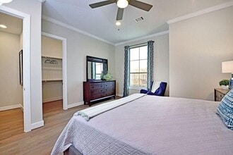 Building Photo - 5817 E Post Oak Ln