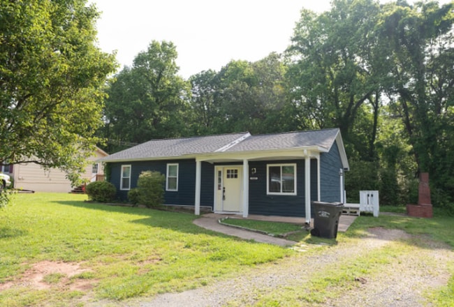 Building Photo - Charming 3 bedroom, 2 bathroom in Winston ...