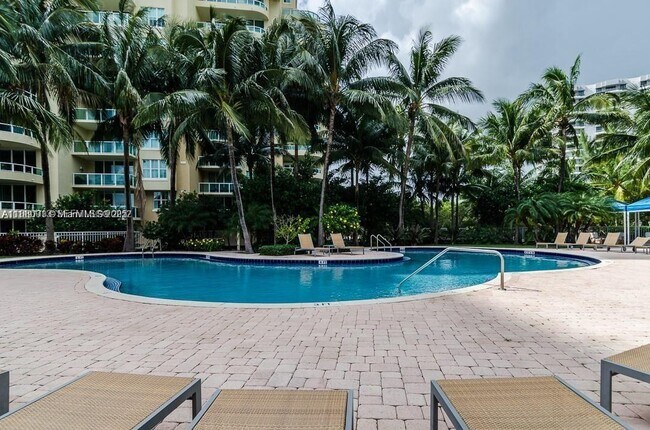 Foto del edificio - 3370 Hidden Bay Dr