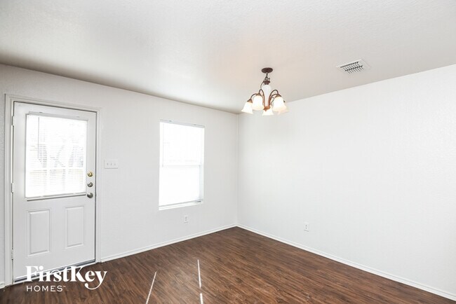 Building Photo - 6624 Meadow Way Ln