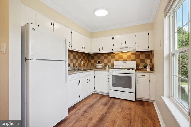 Foto del edificio - 9497 Linden Leaf Ct