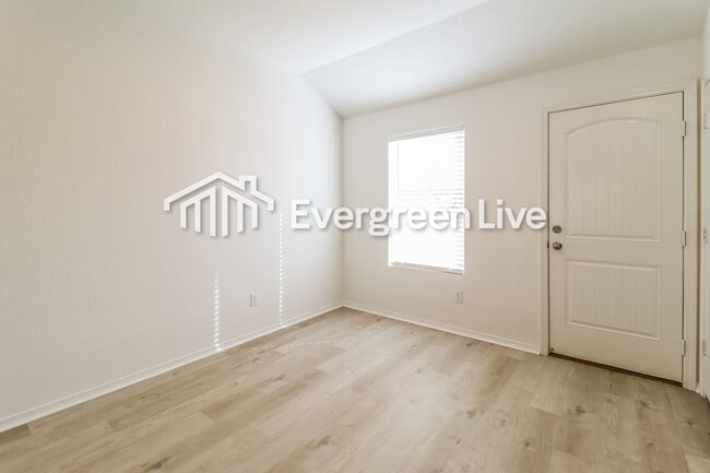 Foto del edificio - 44 10 Point Ln