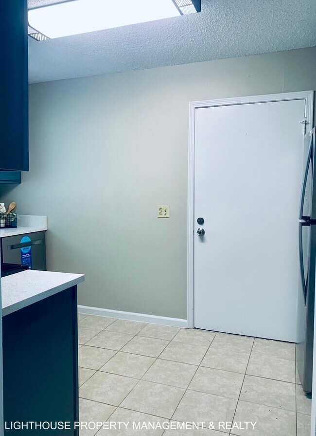 Foto del edificio - Renovated 2 Bed/2 Bath townhome with Attac...