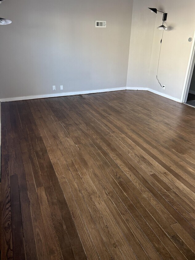 Foto principal - 719 Whites Rd