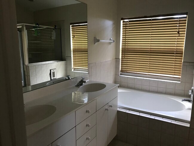 Foto del edificio - 22836 Fountain Lakes Blvd