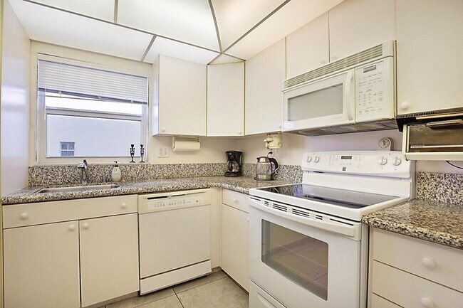 Foto del edificio - 3520 S Ocean Blvd