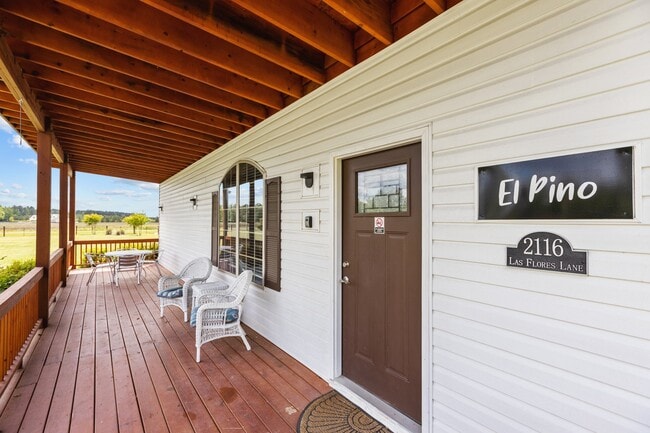 Building Photo - 2116 Las Flores Ln