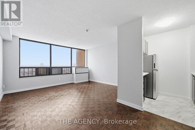 Photo du bâtiment - 2360 Dundas St W