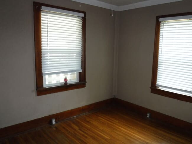 Foto del edificio - 6510 Lake Ave