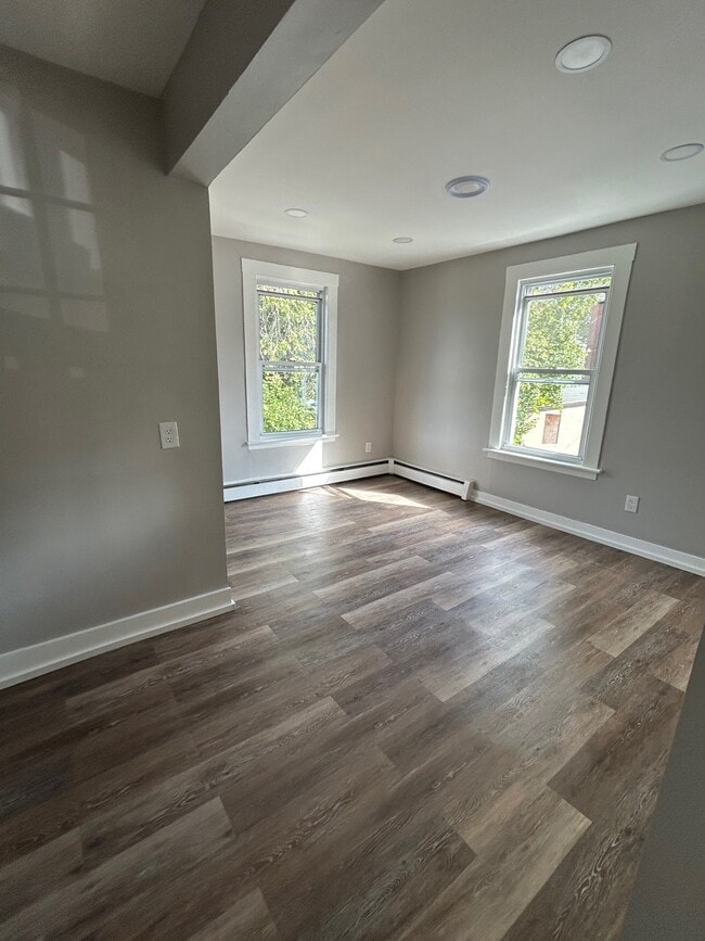 Primary bedroom - 9 7th St