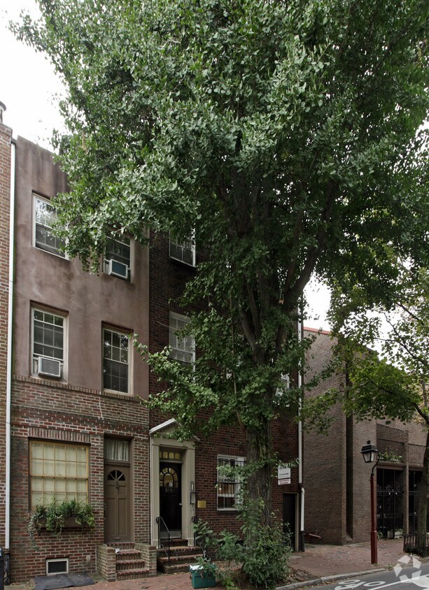 Building Photo - 614 Pine St