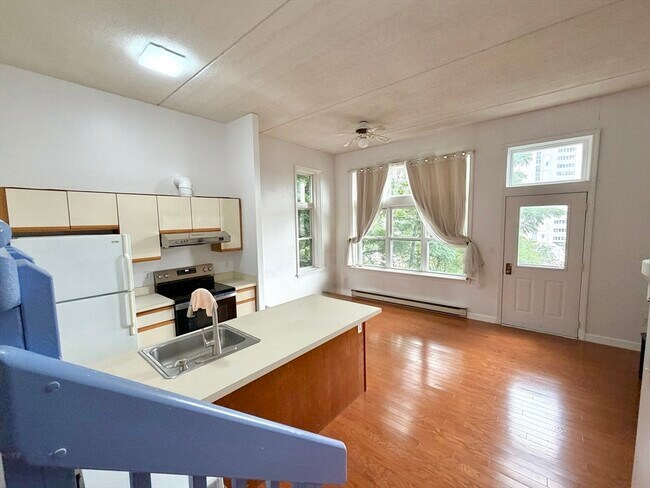 Building Photo - 26 Ellingwood St